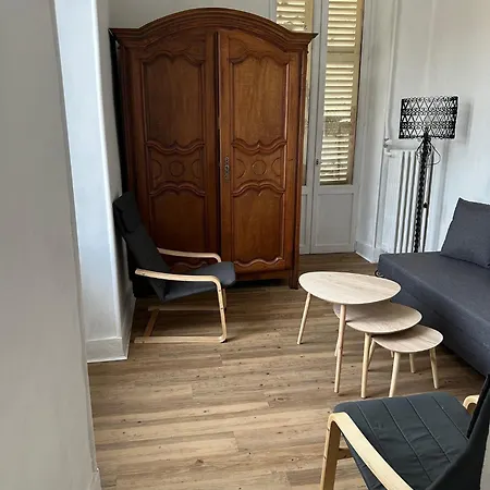 16 Colette דירה *