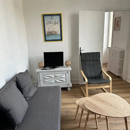 16 Colette Apartment *