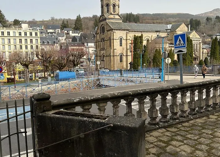 16 Colette 라루브불